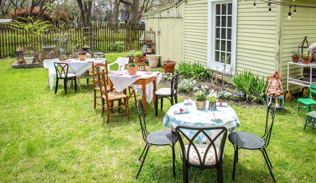 Adorable 2-bedroom Home off Chaparral Trail in Historic Farmersville
