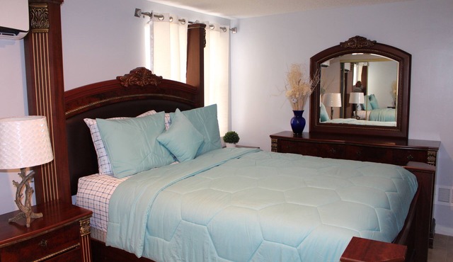 Adorable 2-Bedroom Cottage.