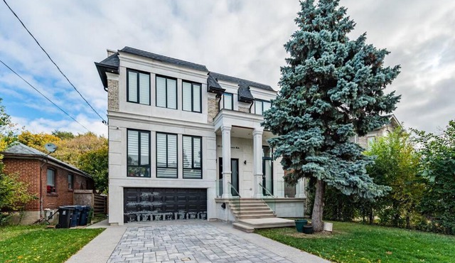 Adorable 2 Bedroom Vacation Home with Free Parking