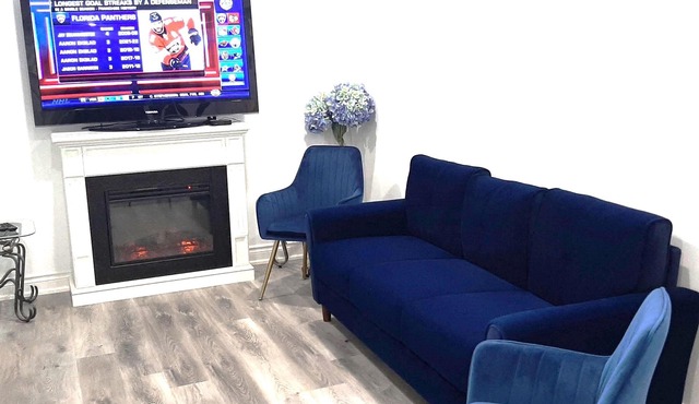 Adorable 2 bedrooms, 2 washrooms, 2 parking spots apartment