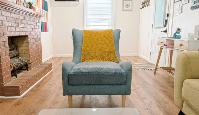 Adorable 2 BR Bungalow Near DT, NAS, Beaches