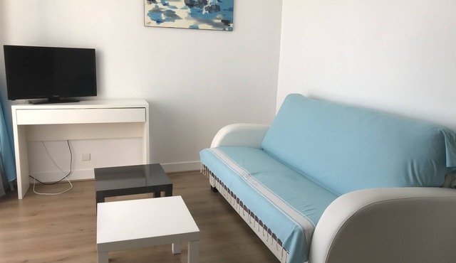 Adorable 2-person studio overlooking the basin and pool