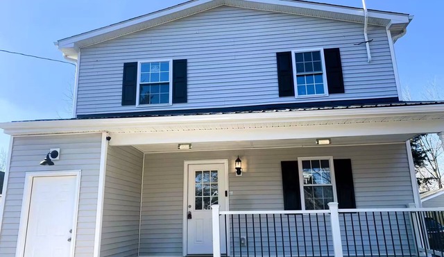 Adorable 2 story 4-bedroom new construction single family w central air, WiFi