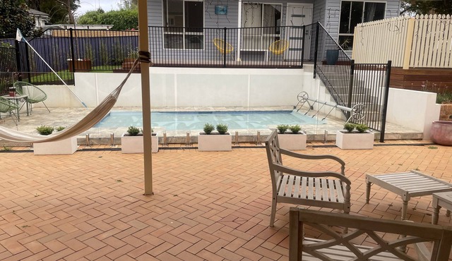 Adorable 2bdrm guesthouse with pool access - No smoking