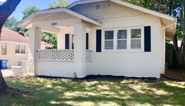 Adorable 2BR Brick Bungalow Available Monthly