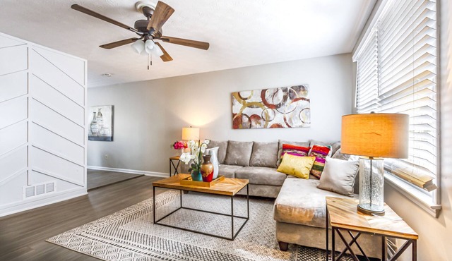 Adorable 3/2 close to Coolray Field and Mall of Ga.