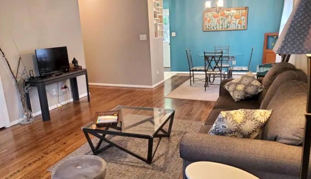 Adorable 3 bdrm ranch home in the heart of Peoria!