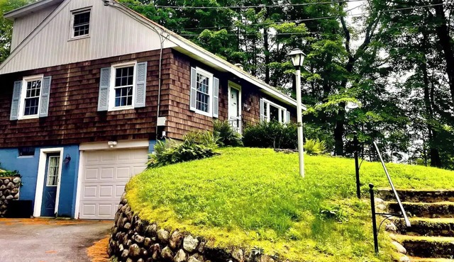Adorable 3-bedroom house in delightful Boonville for your getaway