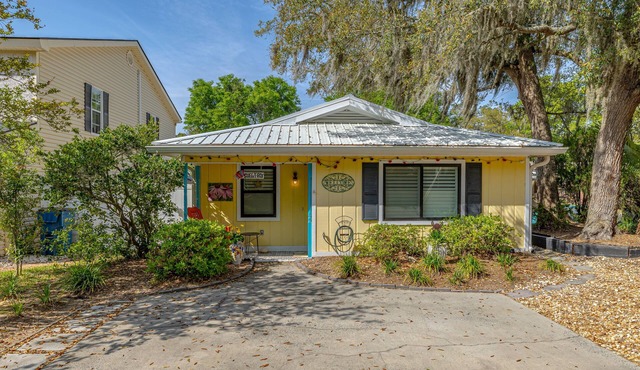 Adorable 3 bed, 2 bath Cottage in Glynn Haven SD