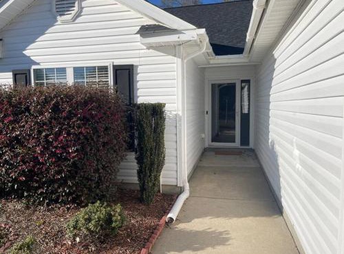 Adorable 3br/2ba W/Garage 2min walk ECU Health