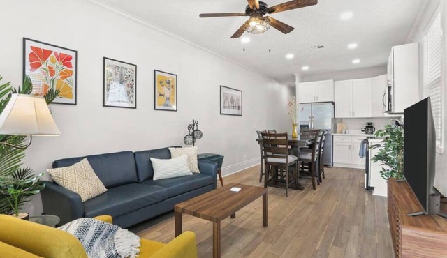 Adorable 3BR, Cowboy Pool & Porch in Mid-City, Adorable & Bright 3 BR in the heart of Mid-City!