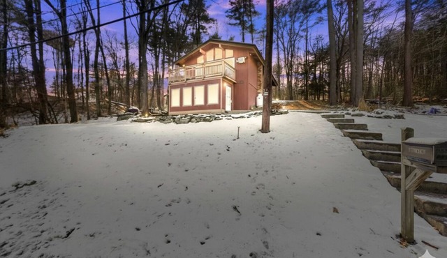 Adorable 4-bedroom Chalet in charming Hawley