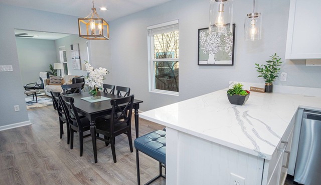 Adorable 4BR 2BA Close to Riverwalk and Downtown