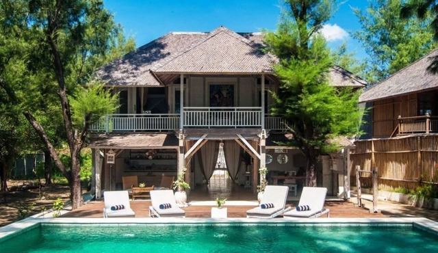 Adorable 4BR Villa - Gili Trawangan! 1Min Walk To The Beach! W/Swimming Pool!