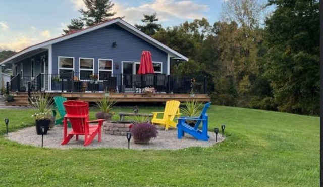 Adorable ADK home with all amenities including easy access to the boat launch.