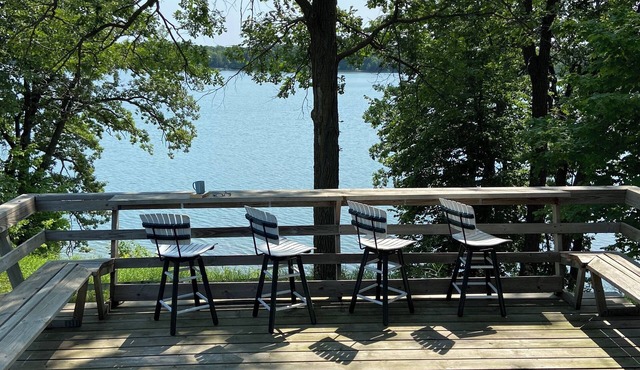 Adorable and bright lake house! Retro feel all the modern amenities