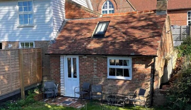 Adorable and Cosy Tiny Cottage