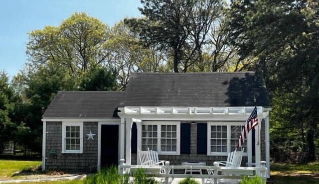 Adorable and private 1BR/Studio cottage in South Chatham!