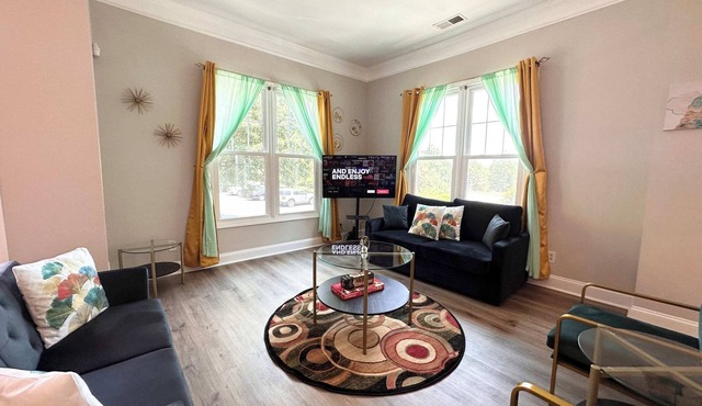 Adorable apartment uptown