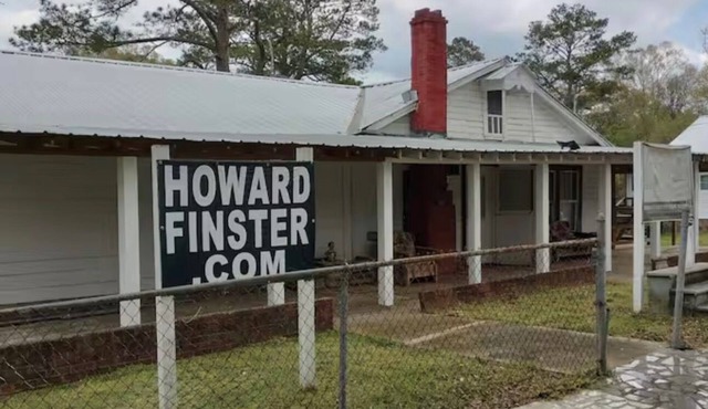 Adorable apartment with AC in the Howard Finster Vision House Museum