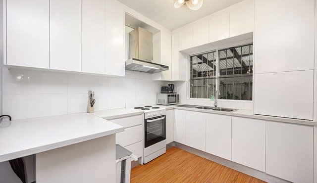 Adorable Bankstown Townhouse - Next to Westfield!