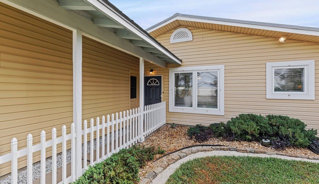 Adorable Beach Cottage with Great Location
