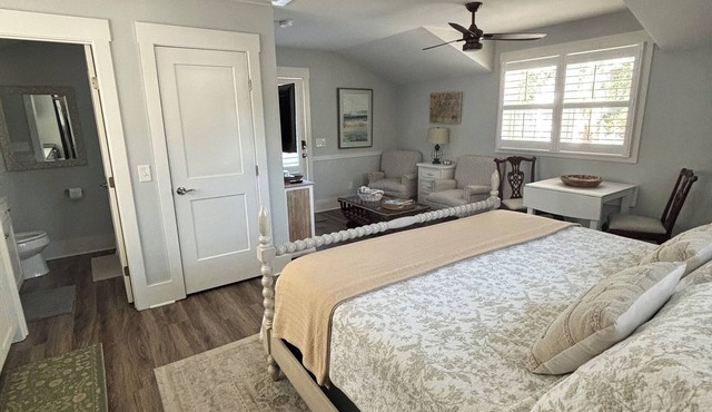 Adorable Bluffton Carriage House — Explore Town by Golf Cart!