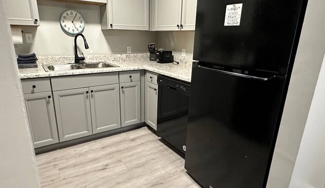 Adorable Boho Style 2/1 Apt