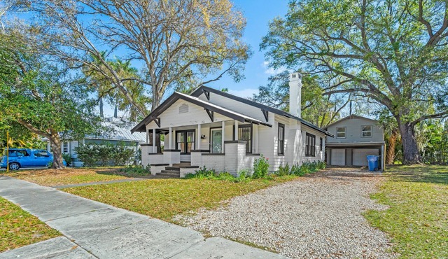 Adorable Bungalow in Historic Riverview Bradenton!