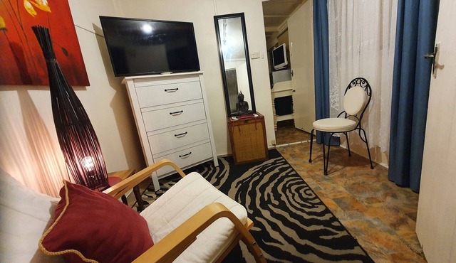 Adorable bungalow with free parking on premises