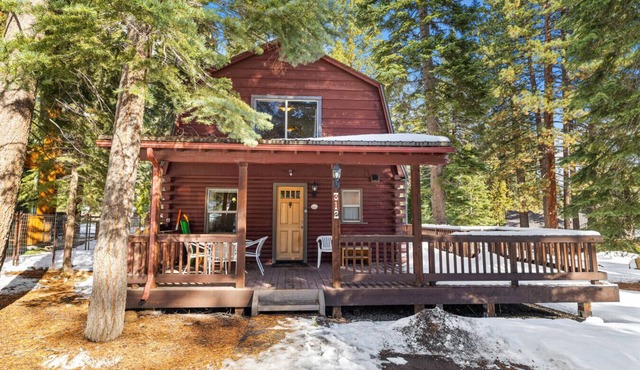Adorable Cabin 5-min walk to beach! Dog friendly!