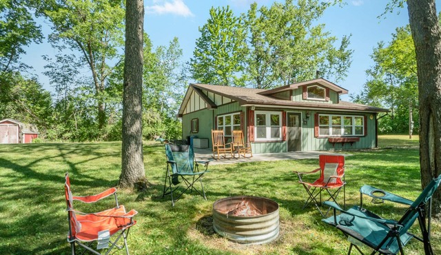 Adorable cabin nestled along Schnitzelbank Creek with private beach access
