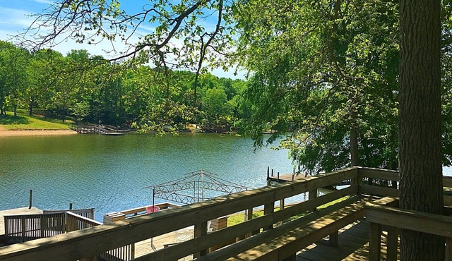Adorable Cabin on High Rock Lake, Book your summer vacation now!
