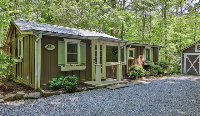 Adorable Cabin! Walk to Downtown!