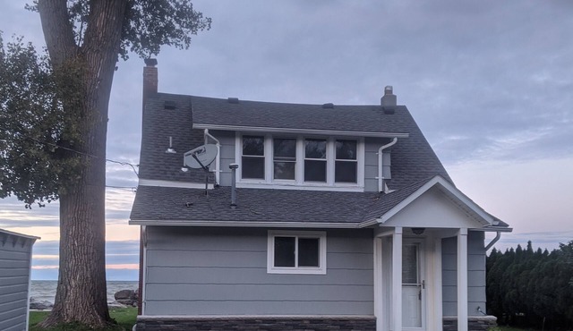 Adorable Cape Cod on Lake Ontario Waterfront