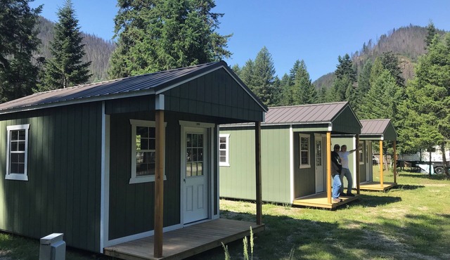 Adorable CDA River Cabins, Centrally Located!