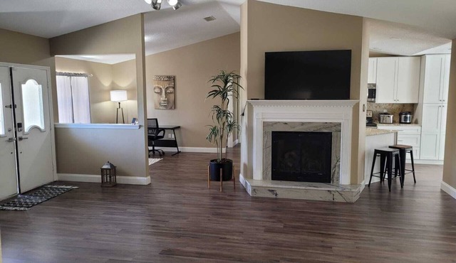 Adorable chalet with pool 4 min from Weeki Wachee