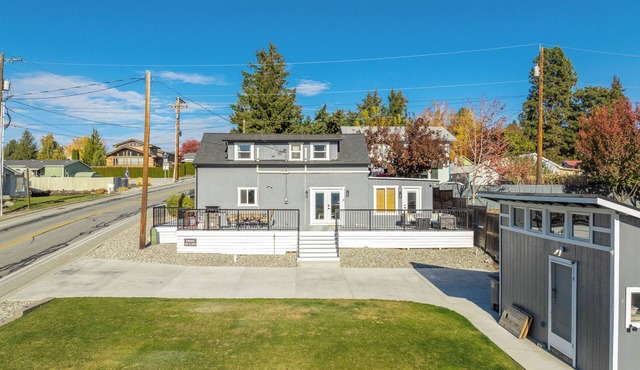 Adorable Cloud 9 Manson Bungalow w/Lake Chelan & Mtn Views ½ mile to downtown!