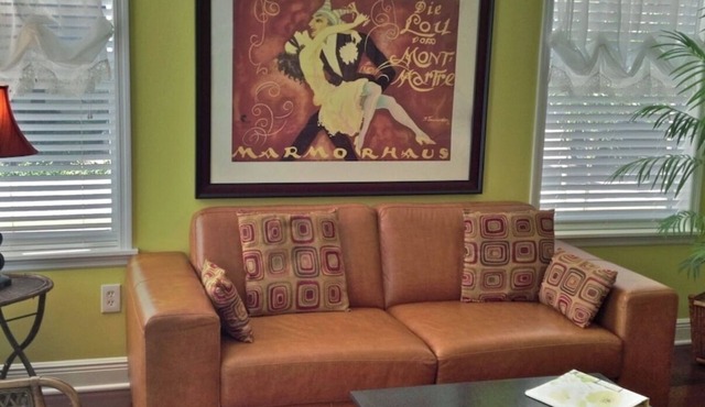 Adorable condo steps to the beach in vibrant Hollywood