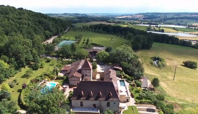 Adorable cottage 4 people. with swimming pool and tennis