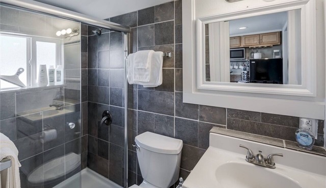 Adorable Cottage by Scenic Waterfront Park