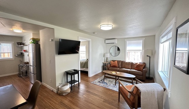 Adorable Cottage by the Park - Walk to Downtown Corvallis and O.S.U.
