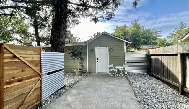 Adorable Cottage in downtown Middletown - Close to Harbin Hot Springs!