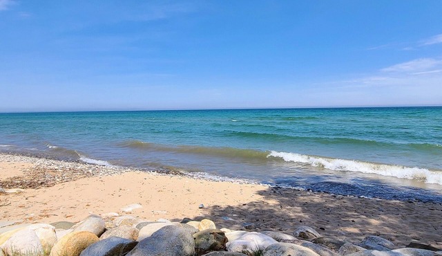 Adorable Cottage - Lake Huron Access - Within the tall Northern Michigan trees!
