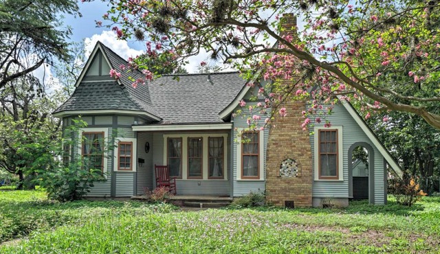 Adorable Cottage Less Than 1 Mi to Guadalupe River and Dtwn