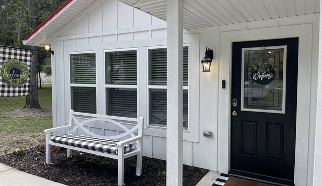 Adorable Cottage Next To Rainbow River & Blue Run!