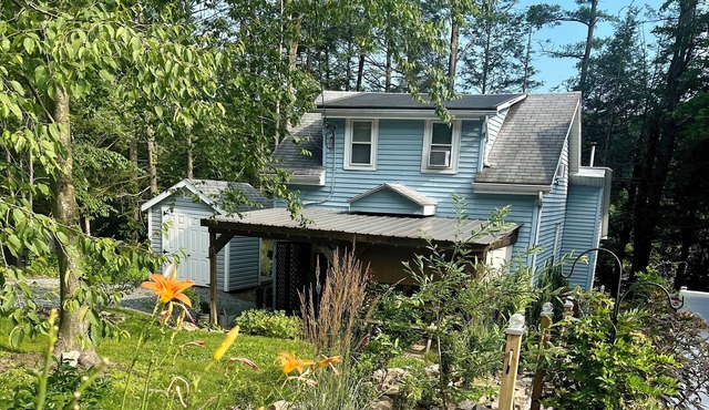 Adorable Cottage on the Lake