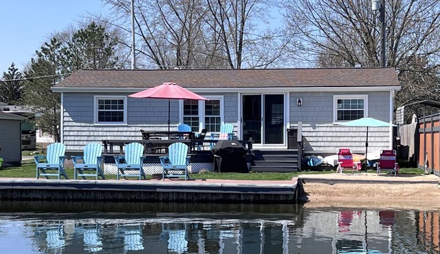 ADORABLE COTTAGE ON CANAL OF GUN LAKE, BAY POINT 1 MILE, BITTERSWEET 15 MI