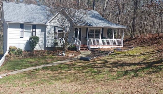 Adorable Cottage Style Home near Lake Point/Hospital- Weekly Discount!