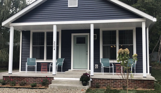 Adorable cottage in the Michiana Shores area! Close to Lake Michigan and Dunes